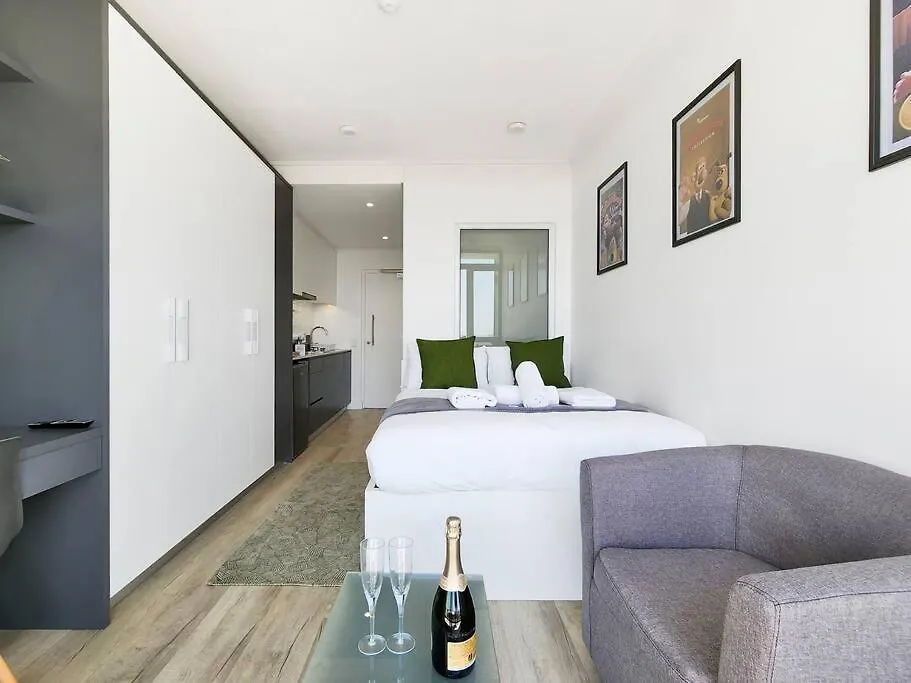 Apartment Stylish, Brand New, Central Home In Eclectic Area Cape Town