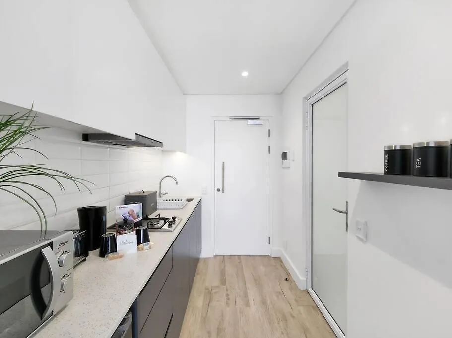Stylish, Brand New, Central Home In Eclectic Area Cape Town Apartment